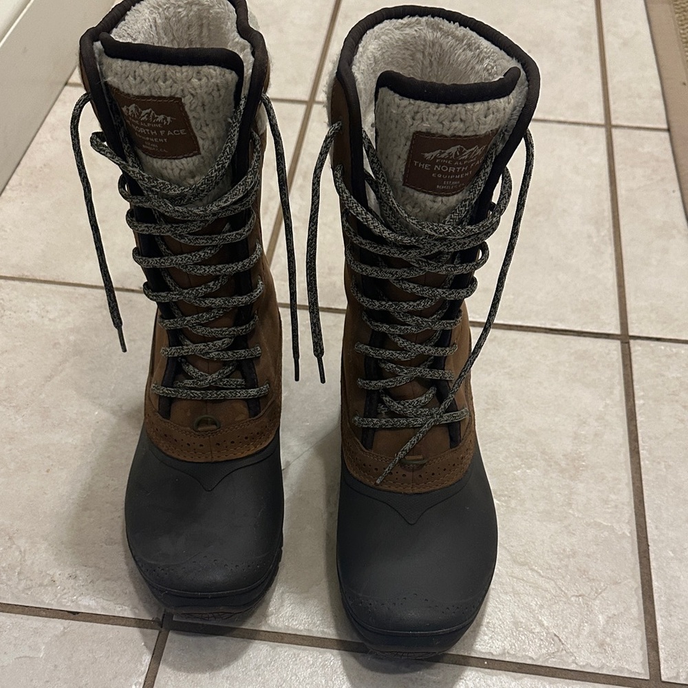 The North Face Women's Shellista II Mid Boot Size 8.5